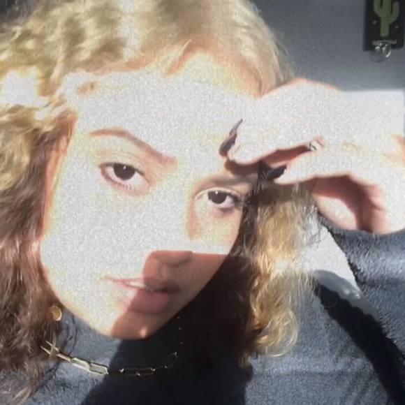 Meet your Posher, Liz - Picture 1 of 1